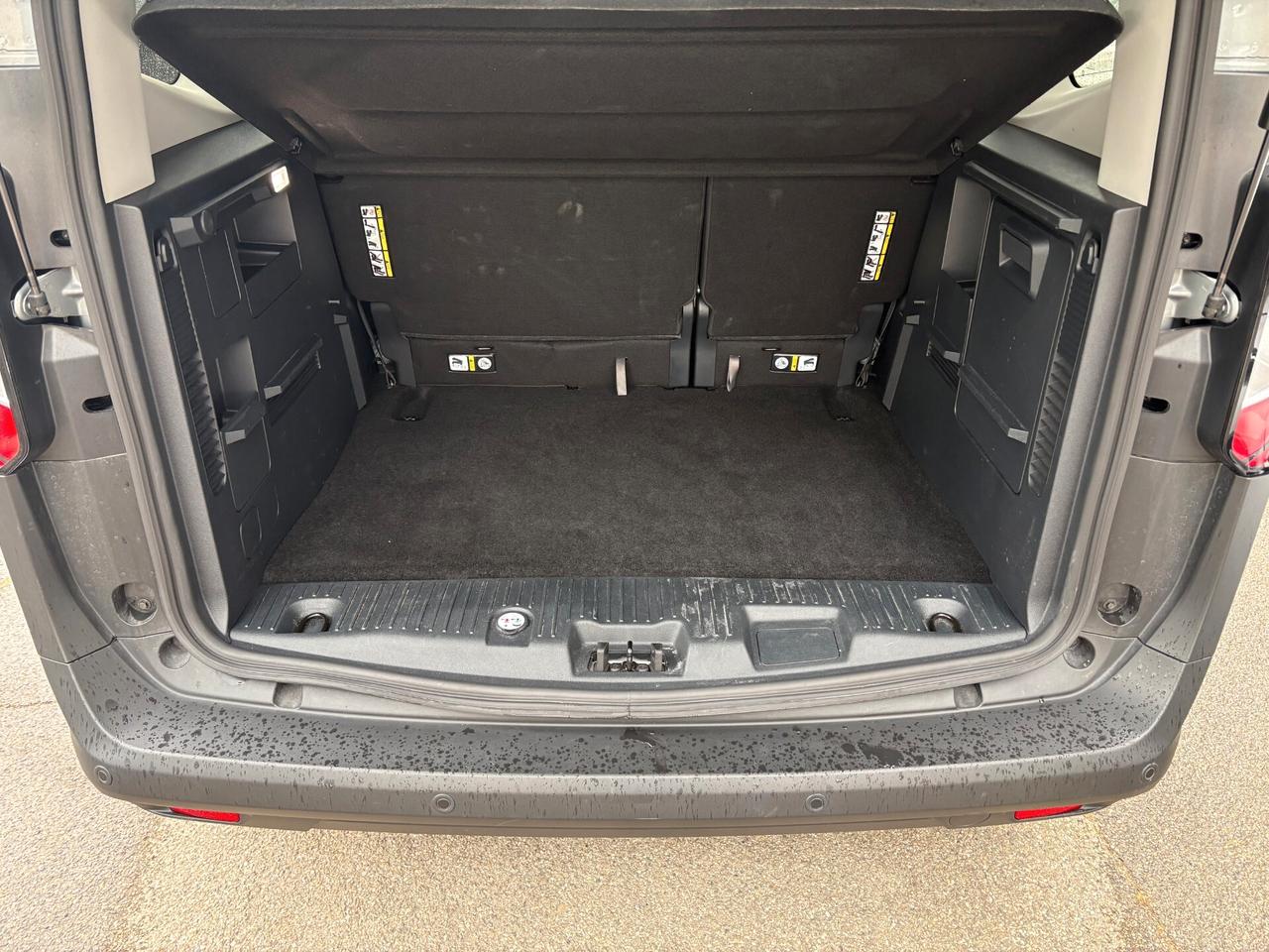Ford Tourneo Courier 1.0 EcoBoost Titanium
