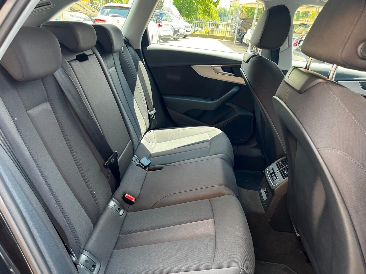 Audi A4 40 TDI S tronic S line edition