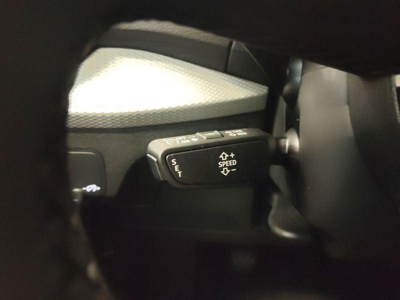 Audi Q2 30 TFSI Business Advanced