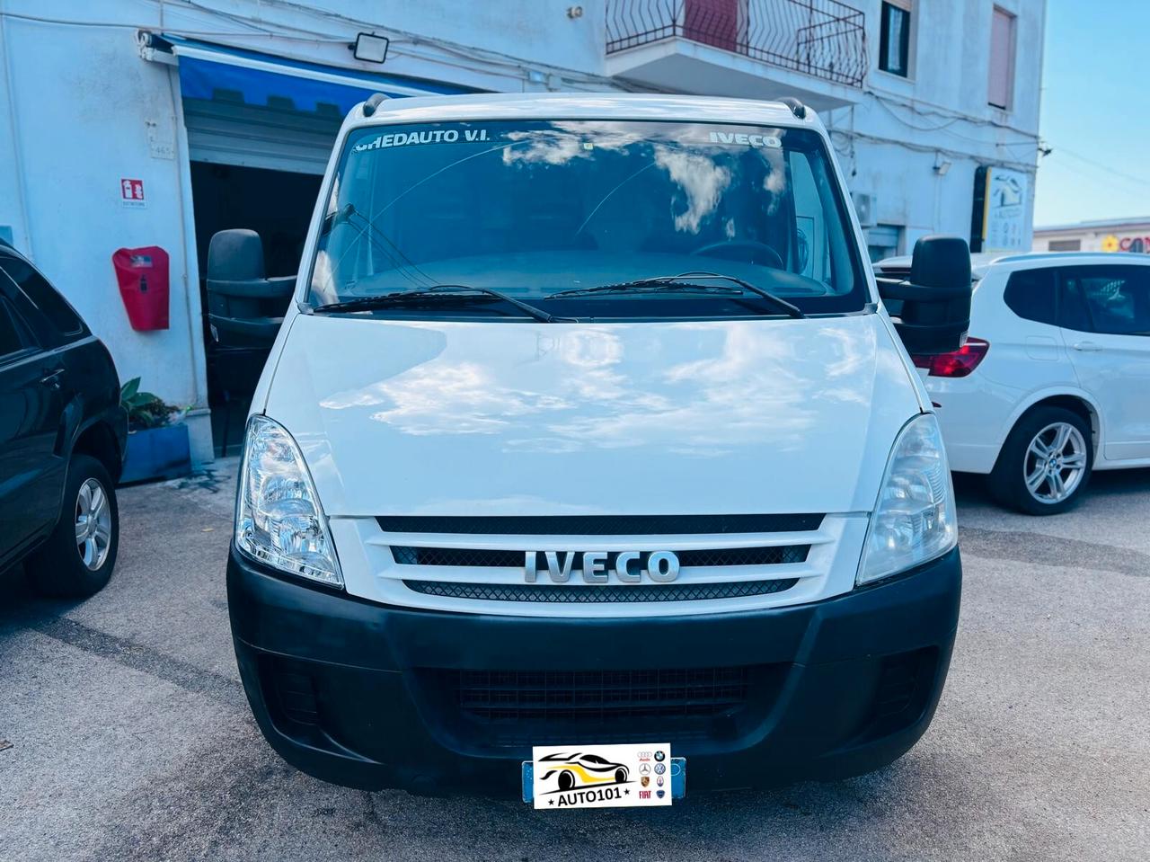 IVECO DAILY MINI VAN
