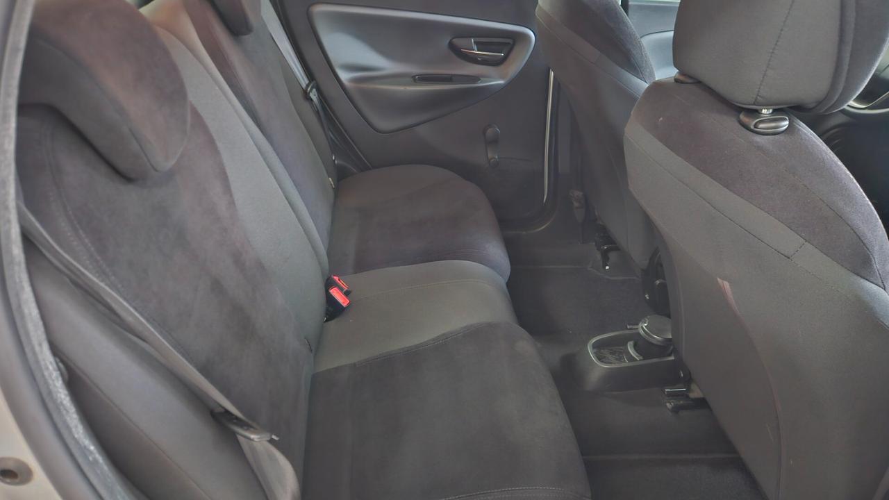 Lancia Ypsilon 1.2 69 CV 5 porte Elefantino