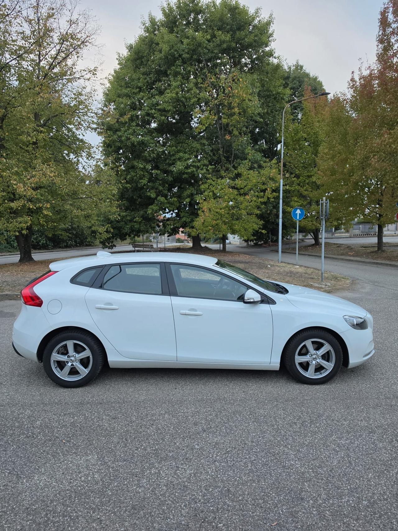 Volvo V40 D2 inscription