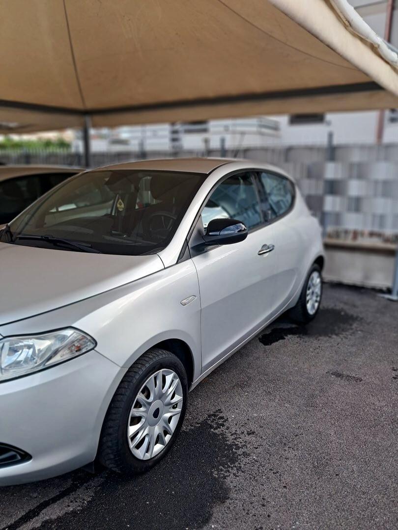 Lancia Ypsilon 1.2 69 CV 5 porte Silver