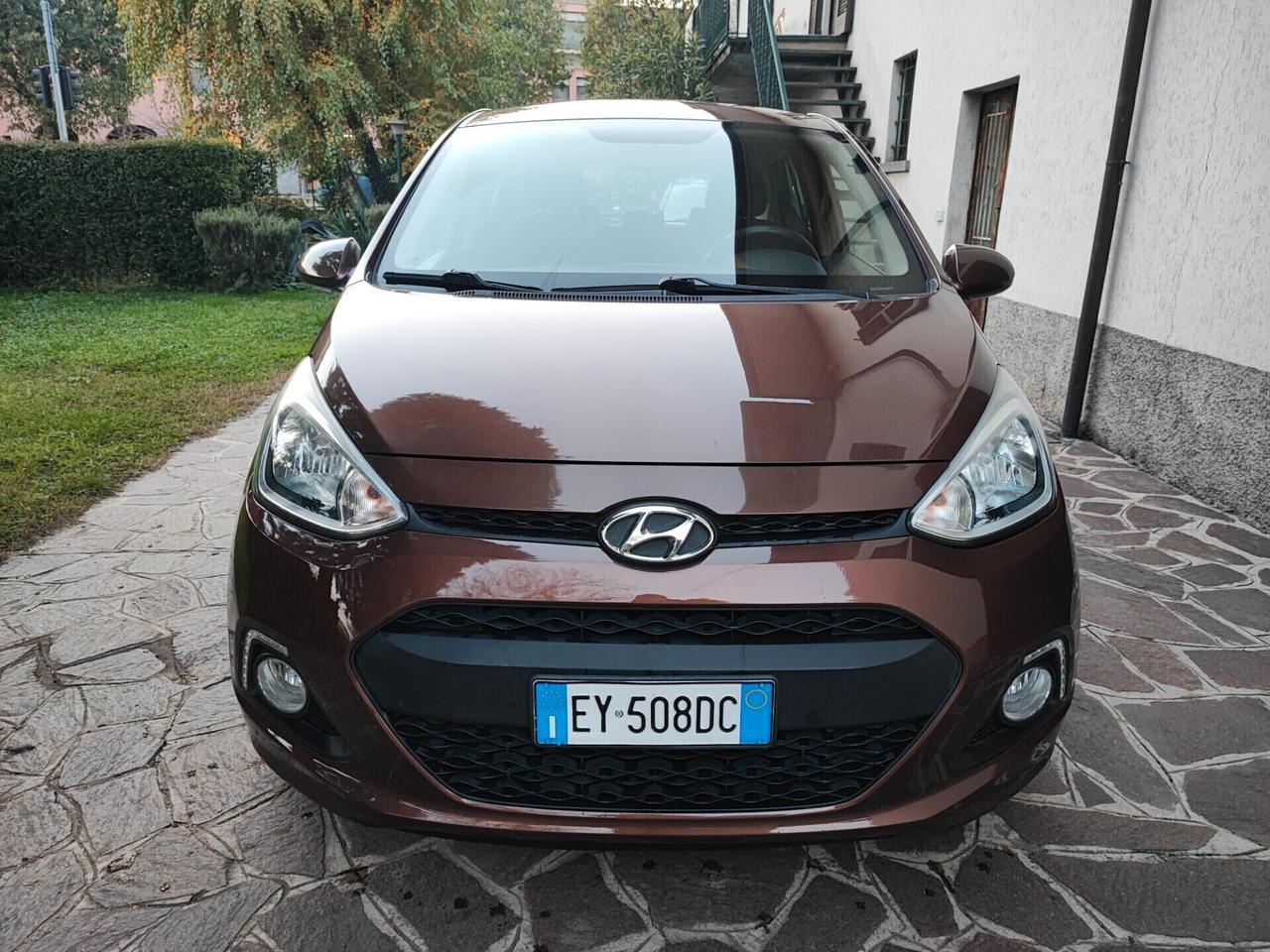 Hyundai i10 1.0 Benz 5 porte neopatentati