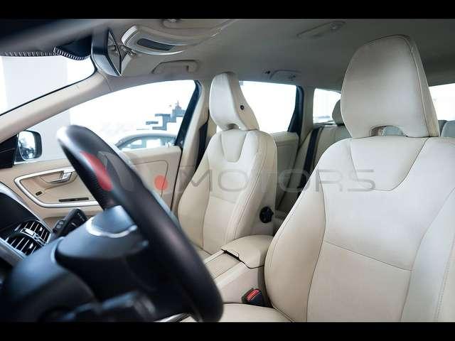 Volvo XC60 2.4 d3 Momentum AWD 163 CV Geartronic