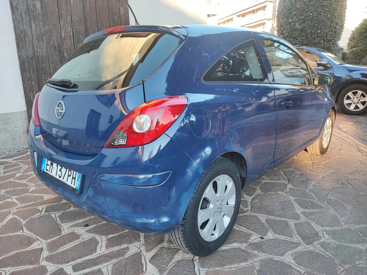 Opel Corsa 1.2 Benz GPL neopatentati