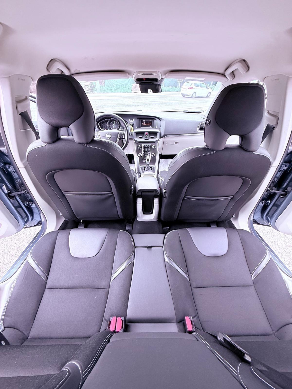 Volvo V40 D2 1.6 Powershift Summum