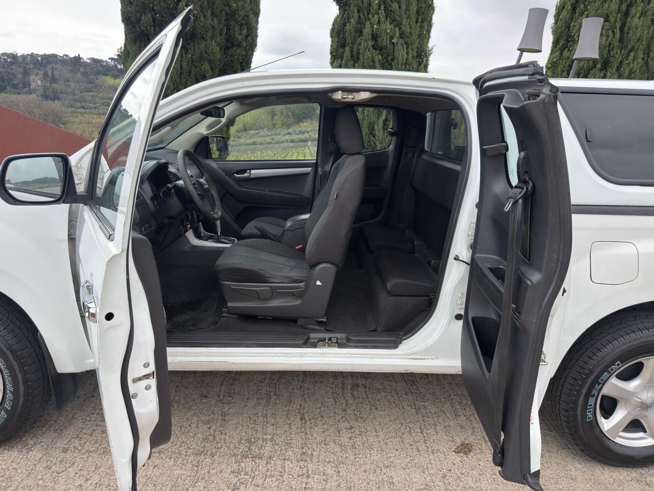 Isuzu D-Max 2.5 Crew Cab Solar Special 4WD