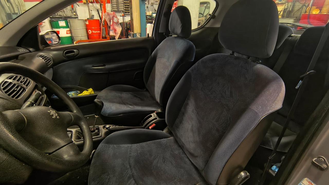 Peugeot 206 1.1 3p. XR