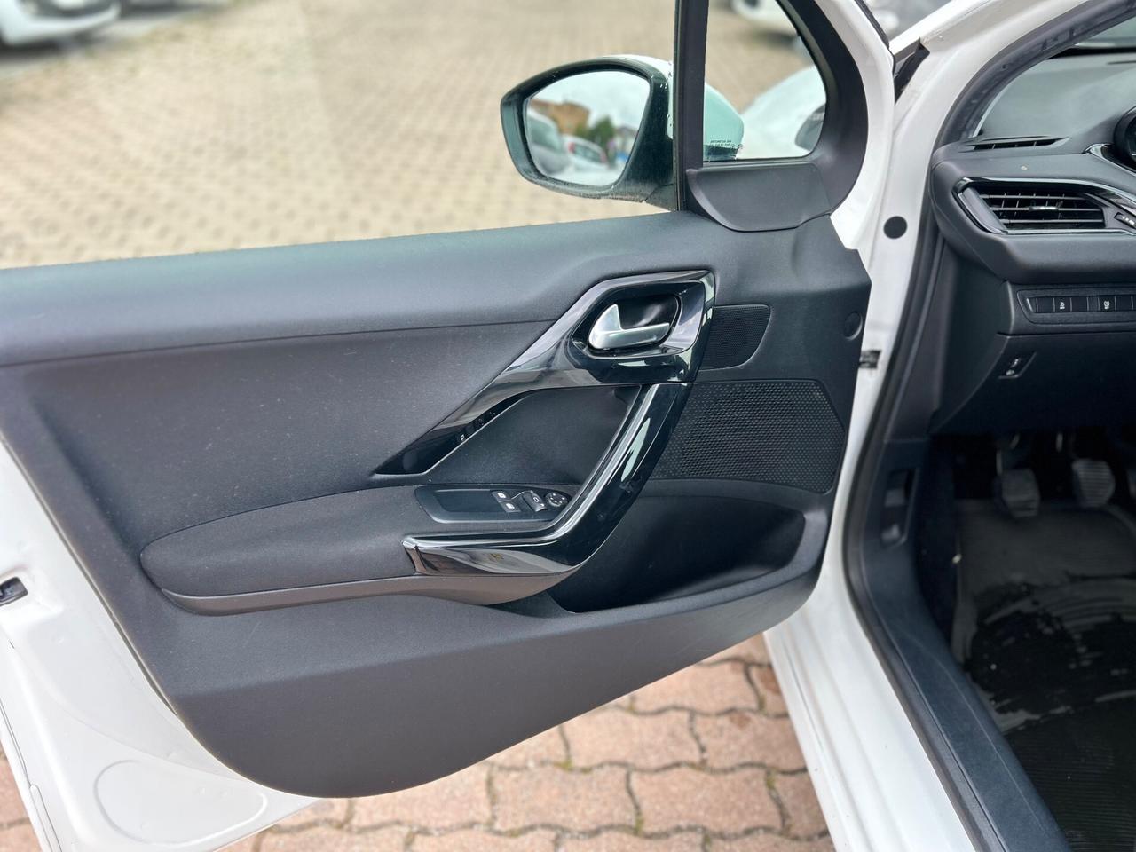 Peugeot 208 PureTech 82 5 porte Allure