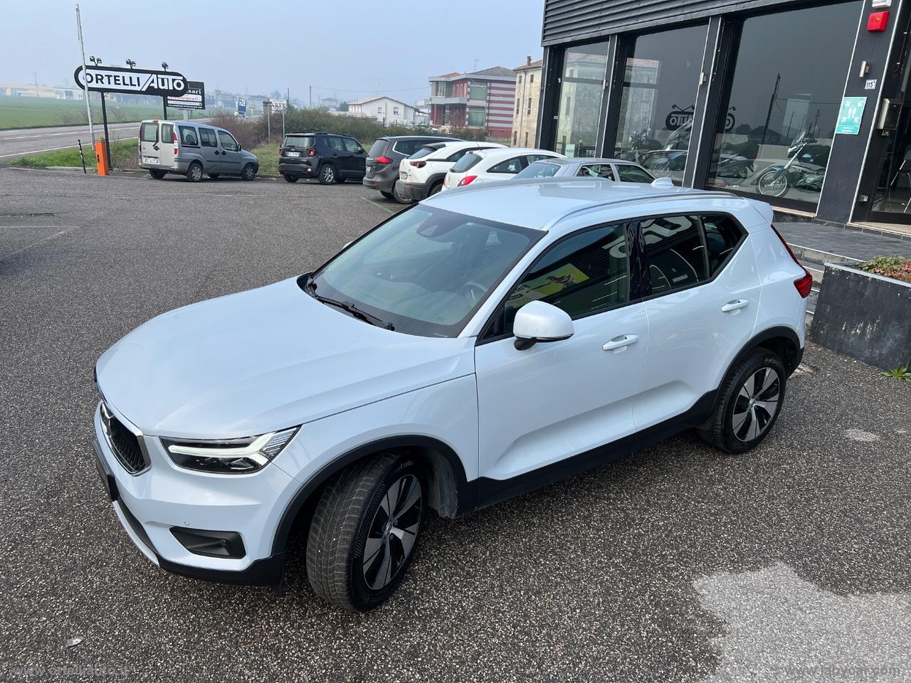 VOLVO XC40 D3 AWD Geartronic Momentum Pro IVA DEDUCIBILE