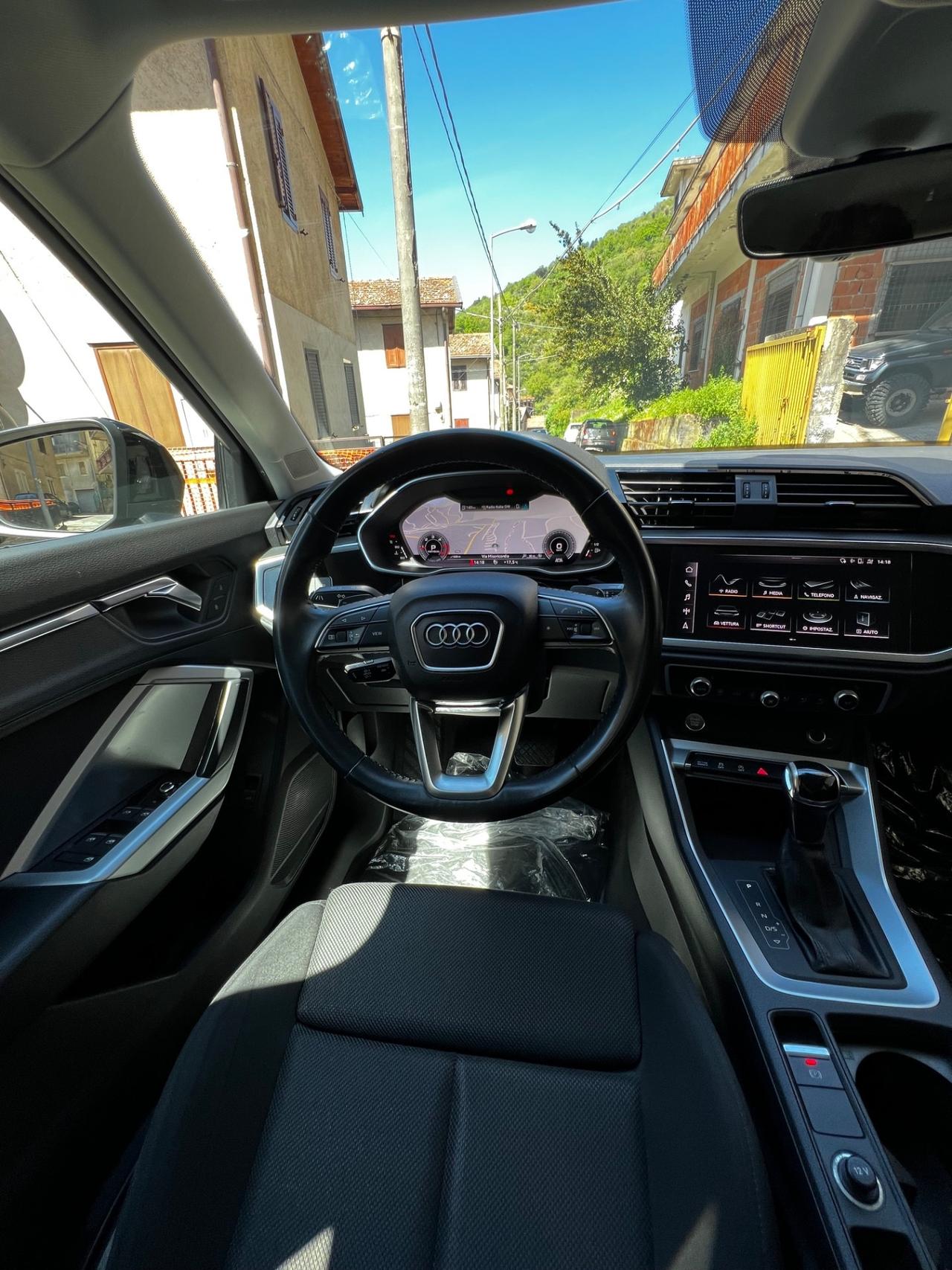 Audi Q3 SPB 35 TDI total black