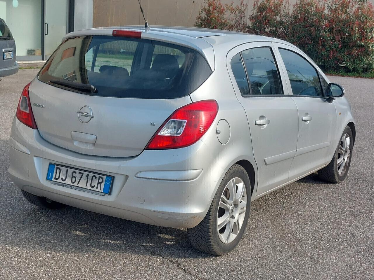 Opel Corsa 1.2 5 porte Easytronic Cosmo
