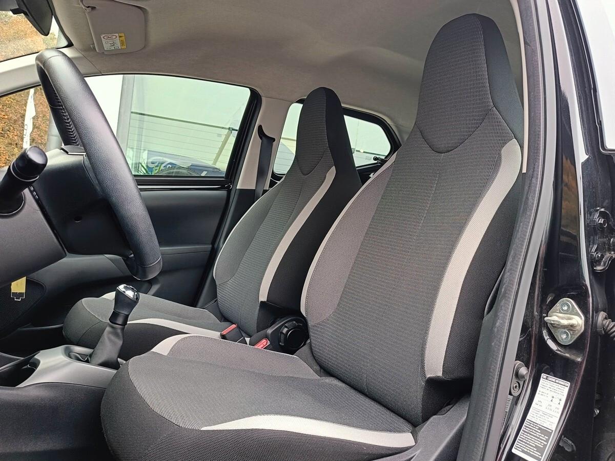 Toyota Aygo Connect 1.0 VVT-i 72 CV 5 porte x-clusiv red style