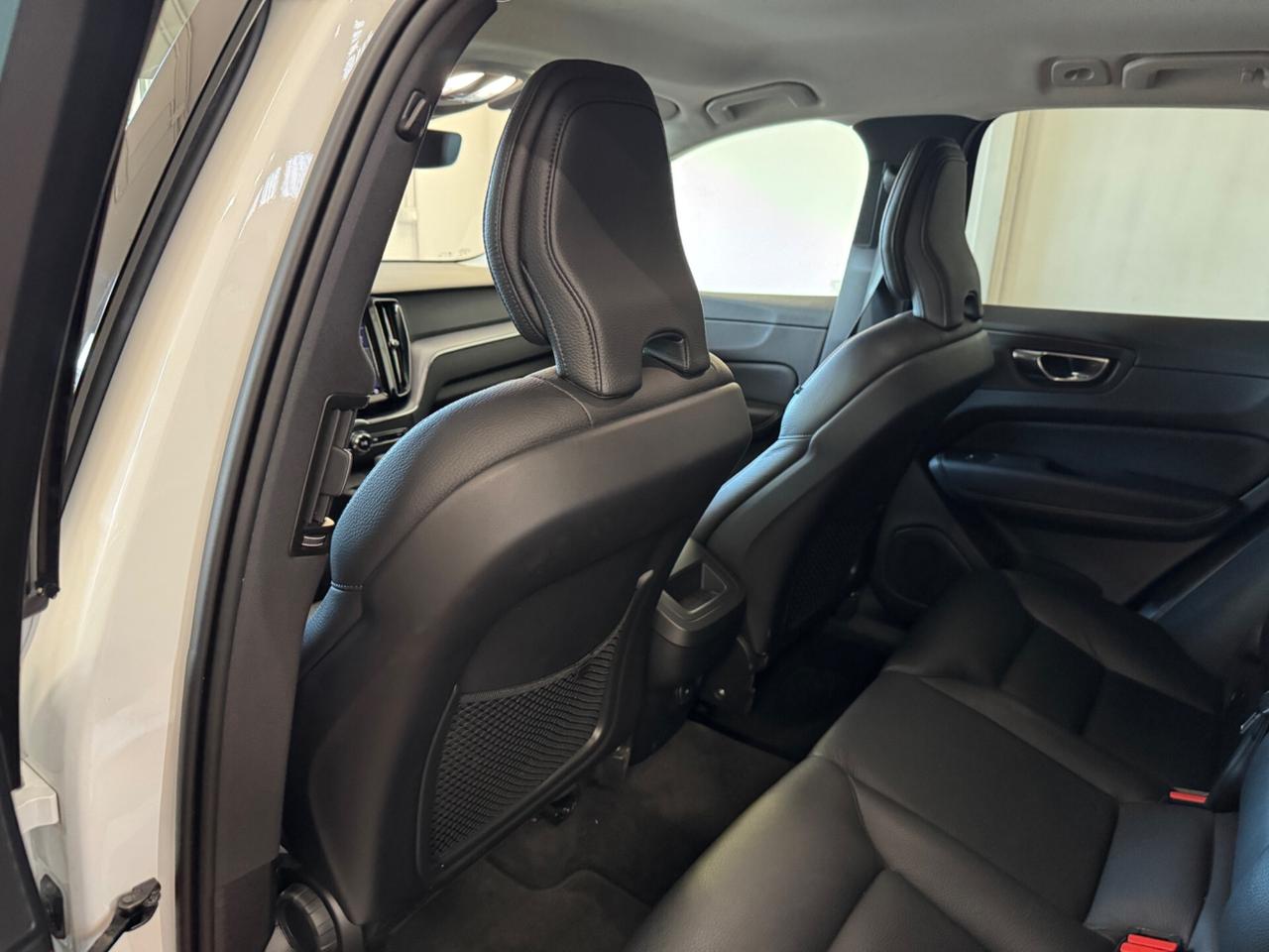 VOLVO XC60 B4 AWD MILD HYBRID MOMENTUM - 2021