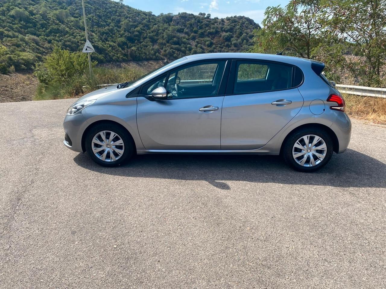 Peugeot 208 BlueHDi 100