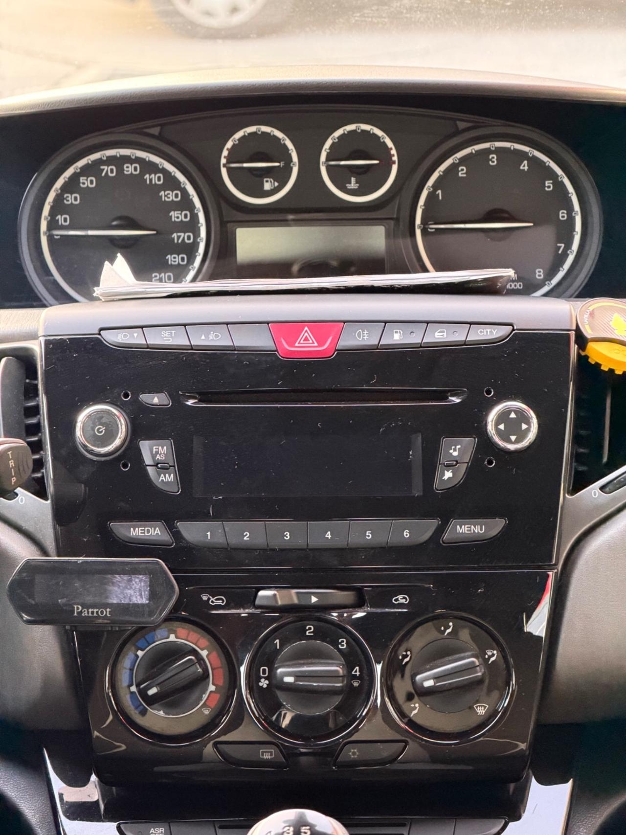 Lancia Ypsilon 85 CV 5 porte Metano Ecochic - Garanzia 12mesi