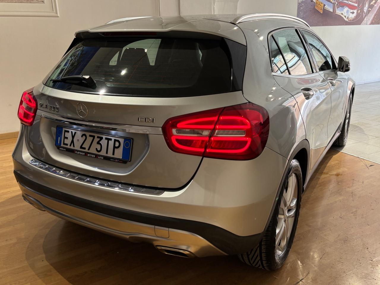 Mercedes-benz GLA 200d Premium