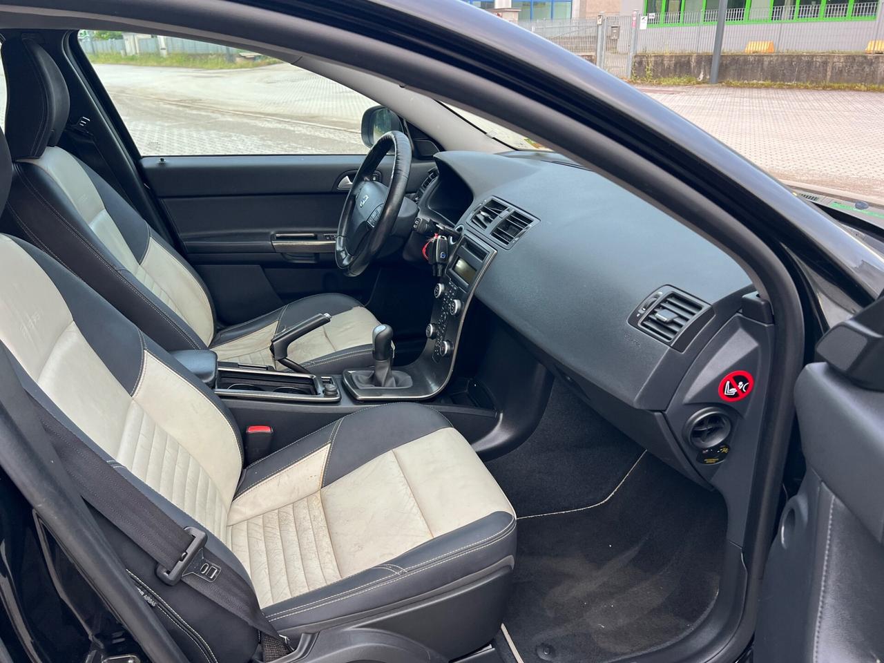 Volvo V50 D3 R-design