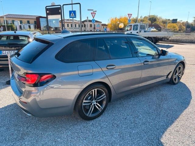Bmw 520 d Serie 5 Touring Mhev 48V Xdrive Business auto (display digitale e pelle interna)