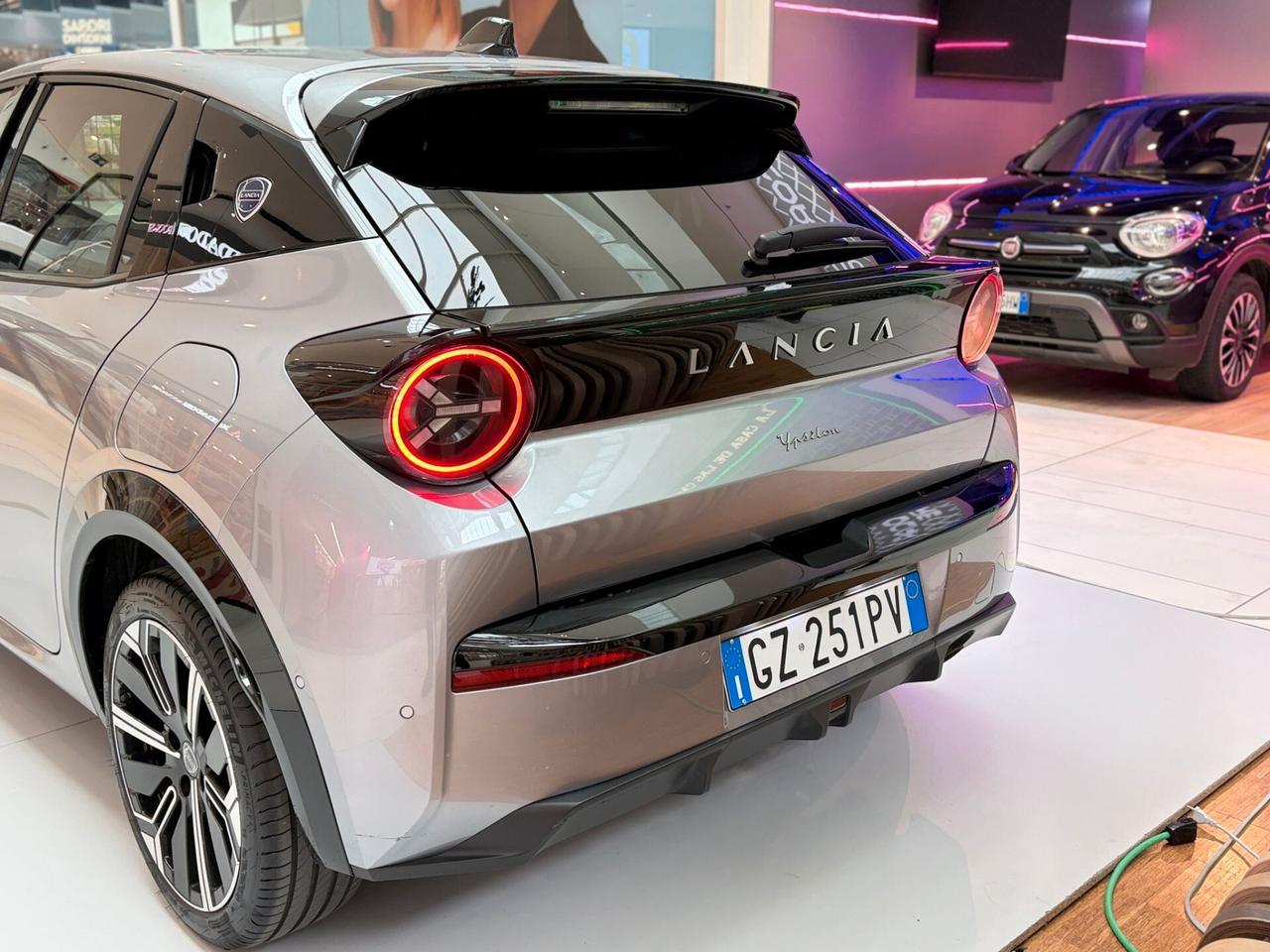 Lancia Ypsilon Hybrid e-DCT Edizione Cassina automatica