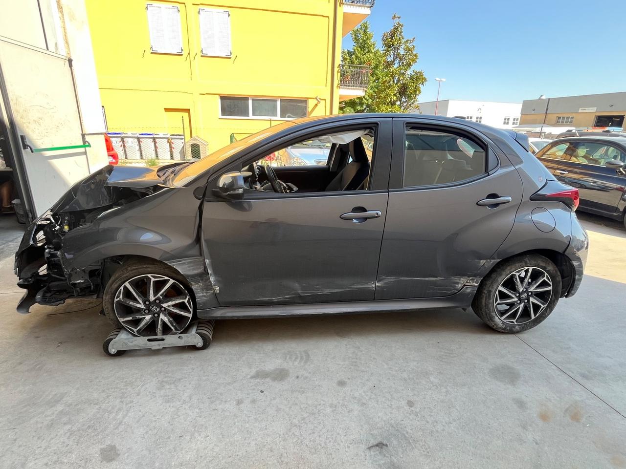 Toyota Yaris 1.0 benzina. INCIDENTATA