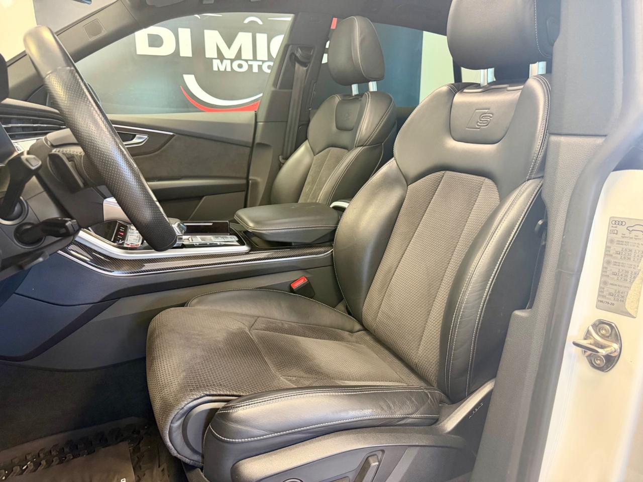 Audi Q8 SQ8 TFSI quattro tiptronic sport attitude