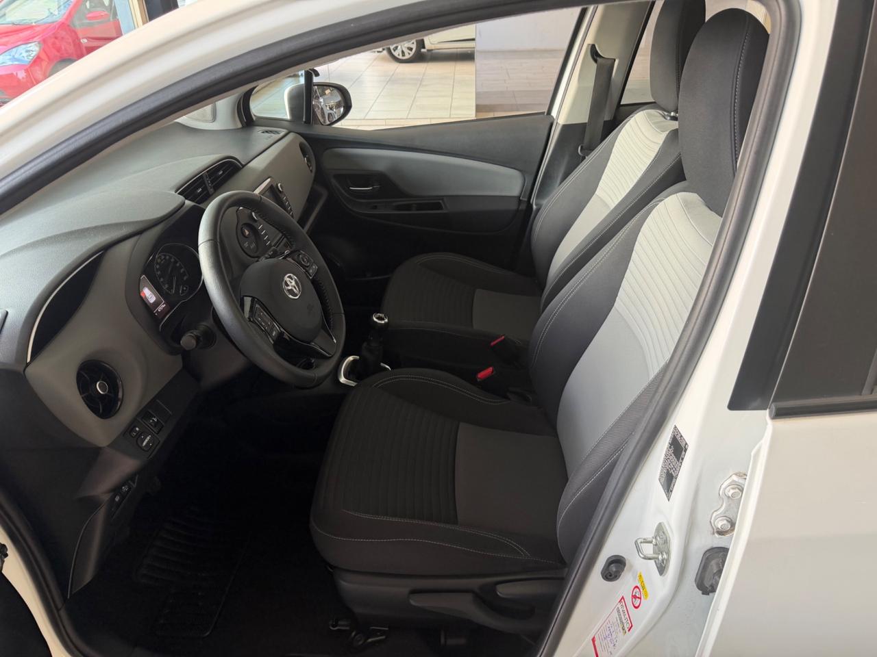 Toyota Yaris 1.5 5 porte Active - Nessun vincolo -