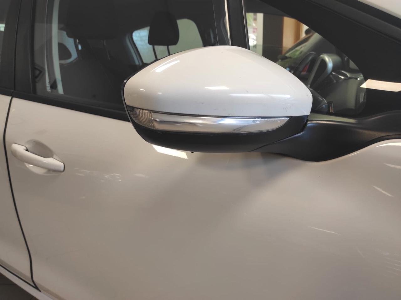 Peugeot 208 1.4 HDi 68 CV 5 porte Allure
