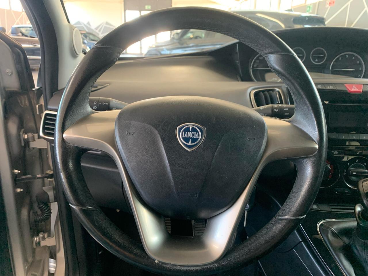 Lancia Ypsilon 1.2 69 CV 5 porte S&S Gold Neopatentati