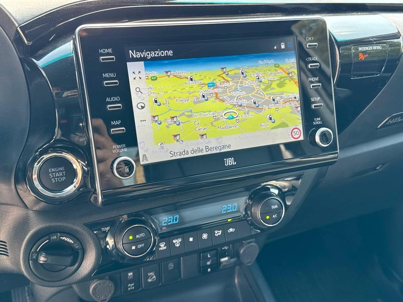 Toyota Hilux 2.4 D-4D A/T 4WD 4 porte Double Cab Invincible