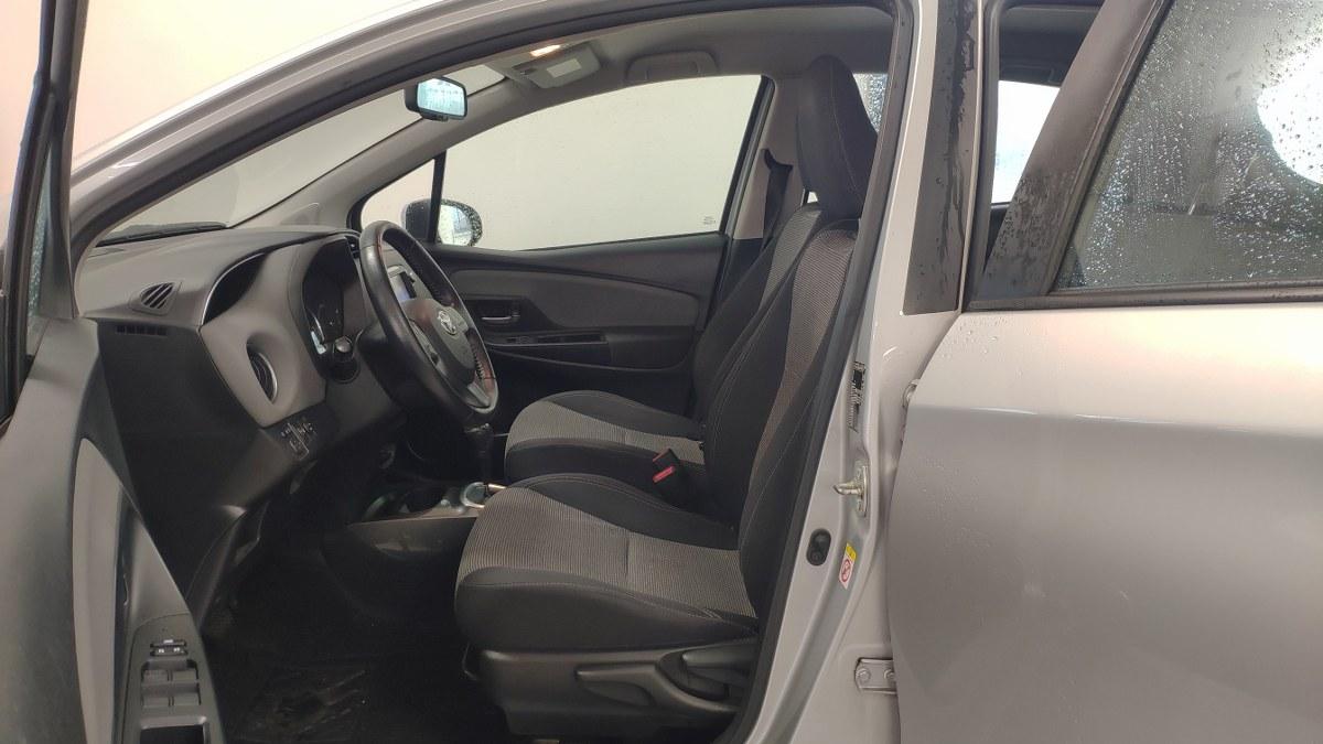 TOYOTA Yaris SOLO PER COMMERCIANTI AUTO SENZA GARANZIA