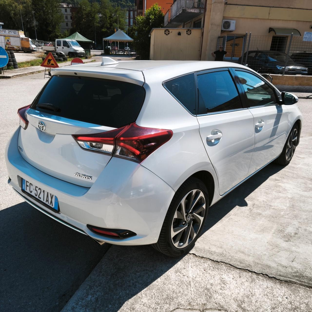 Toyota Auris 1.6 D-4D Lounge