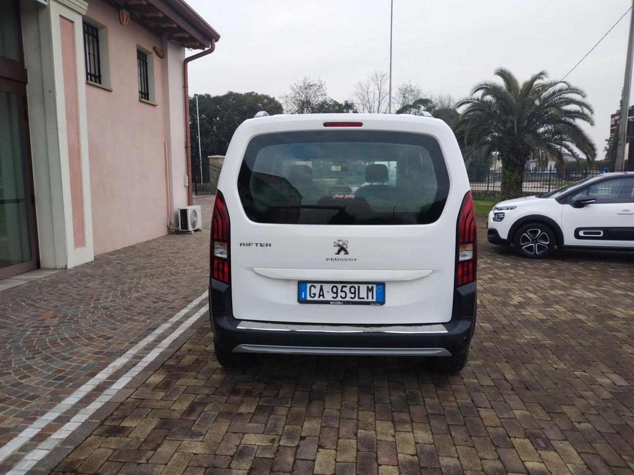 Peugeot Rifter 130cv. full.