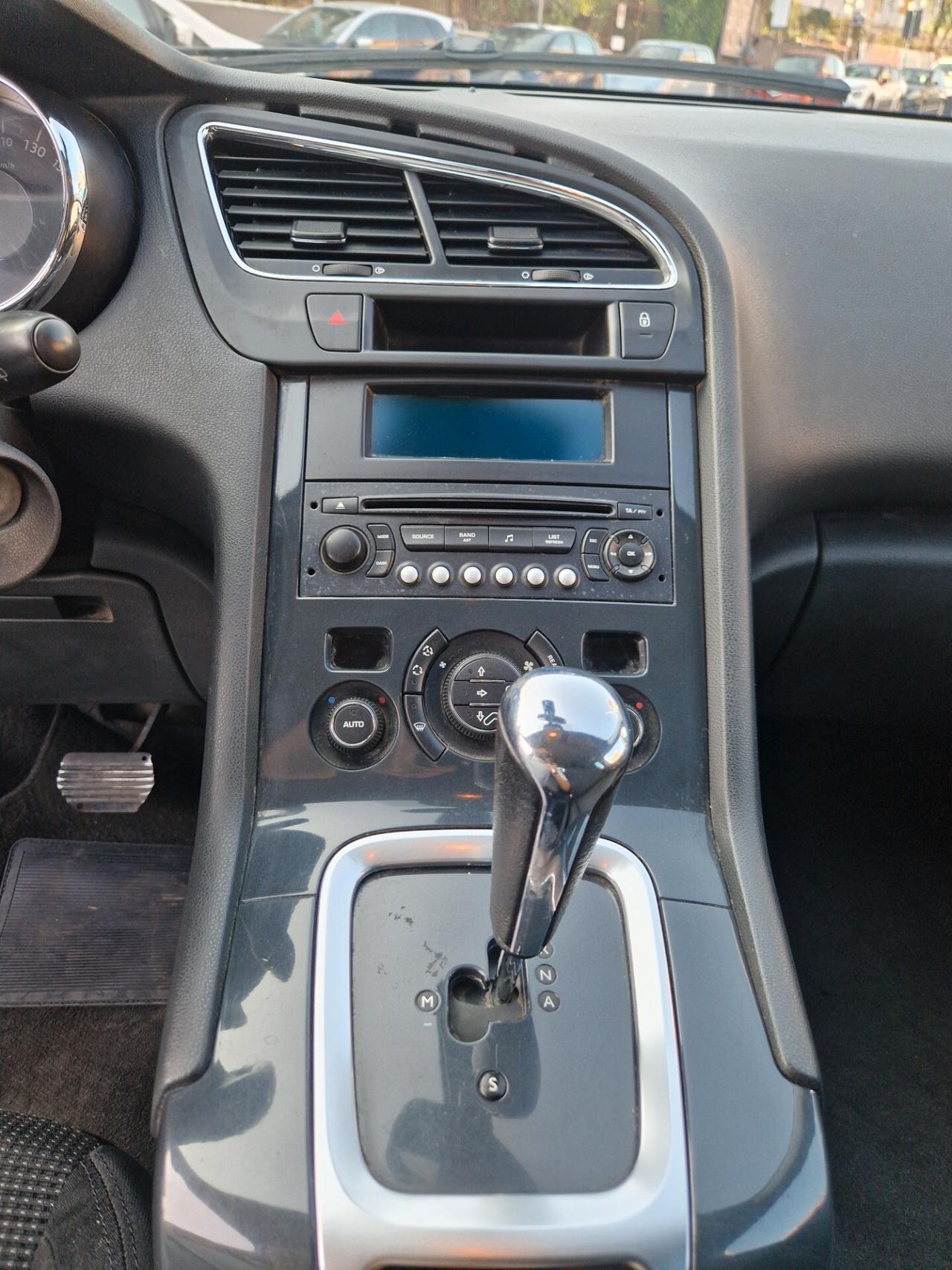 Peugeot 5008 1.6 HDi 110CV cambio robotizzato Tecno