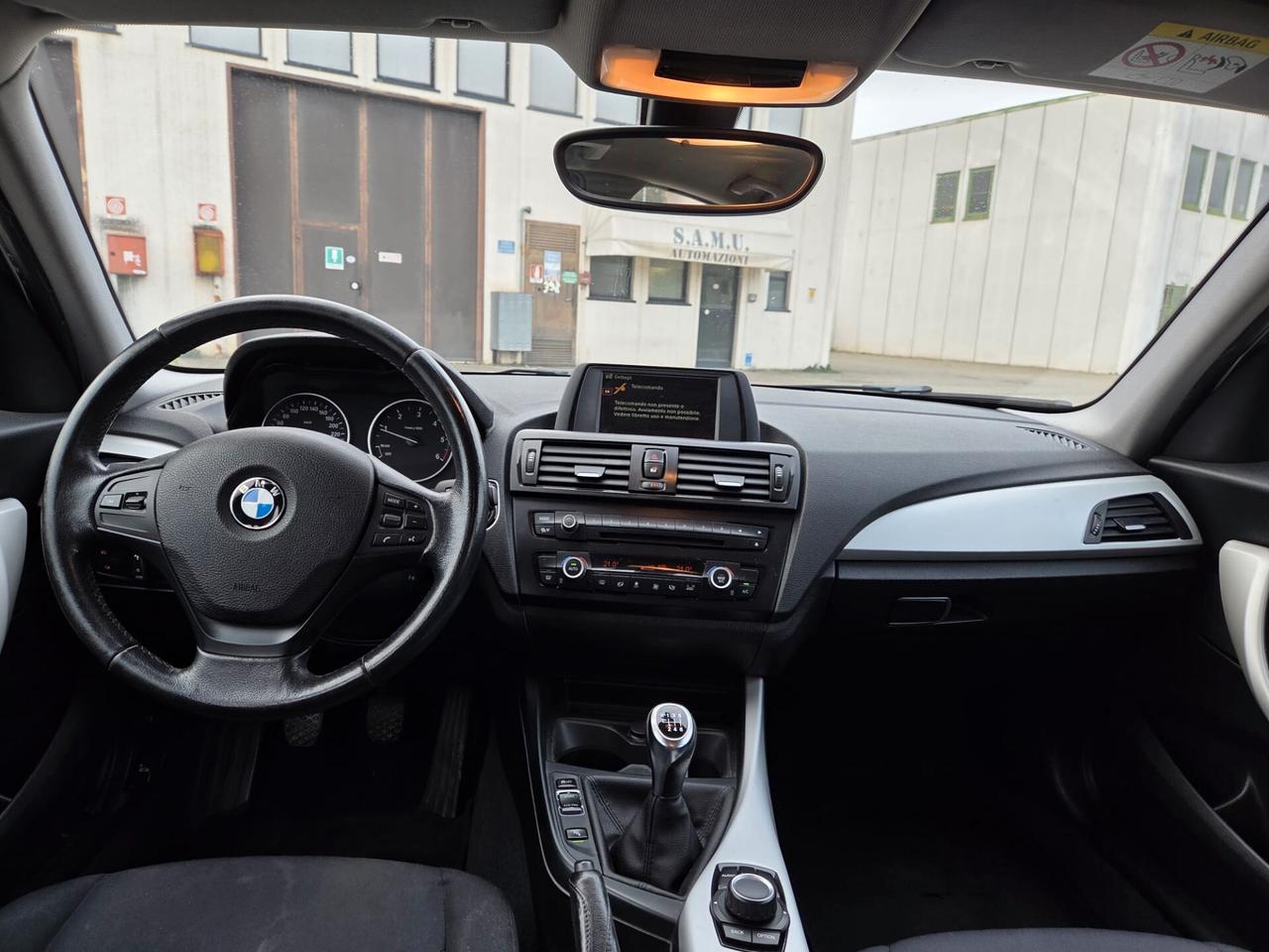 Bmw 116 116d 5p. Unique