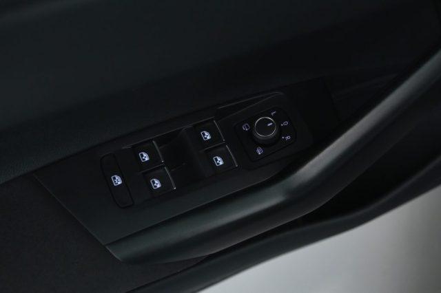 VOLKSWAGEN Polo 1.0 TSI R-Line Cerchi 17''/Retrocamera/Climatronic