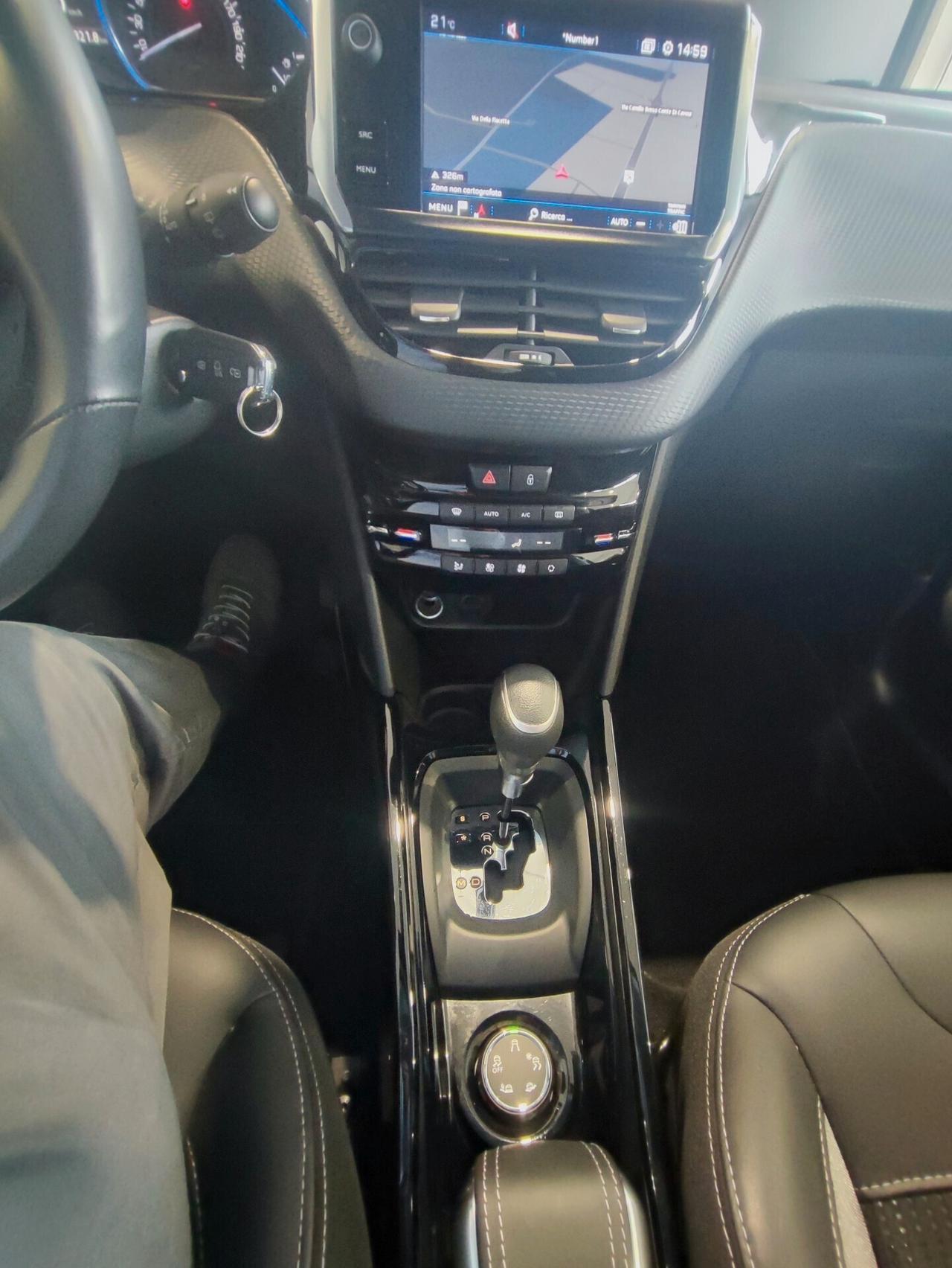 Peugeot 2008 1.2 PureTech 110 EAT6 Allure • Navi • LED • Retrocamera • Cerchi 17