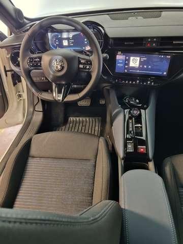 Alfa Romeo Junior 1.2 Hybrid 48V 145cv Edct6