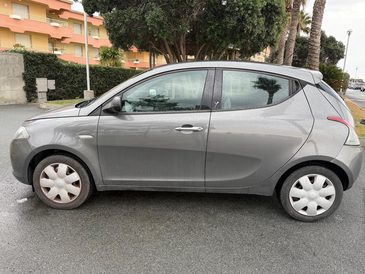 Lancia Ypsilon 1.2 69 CV 5 porte Silver
