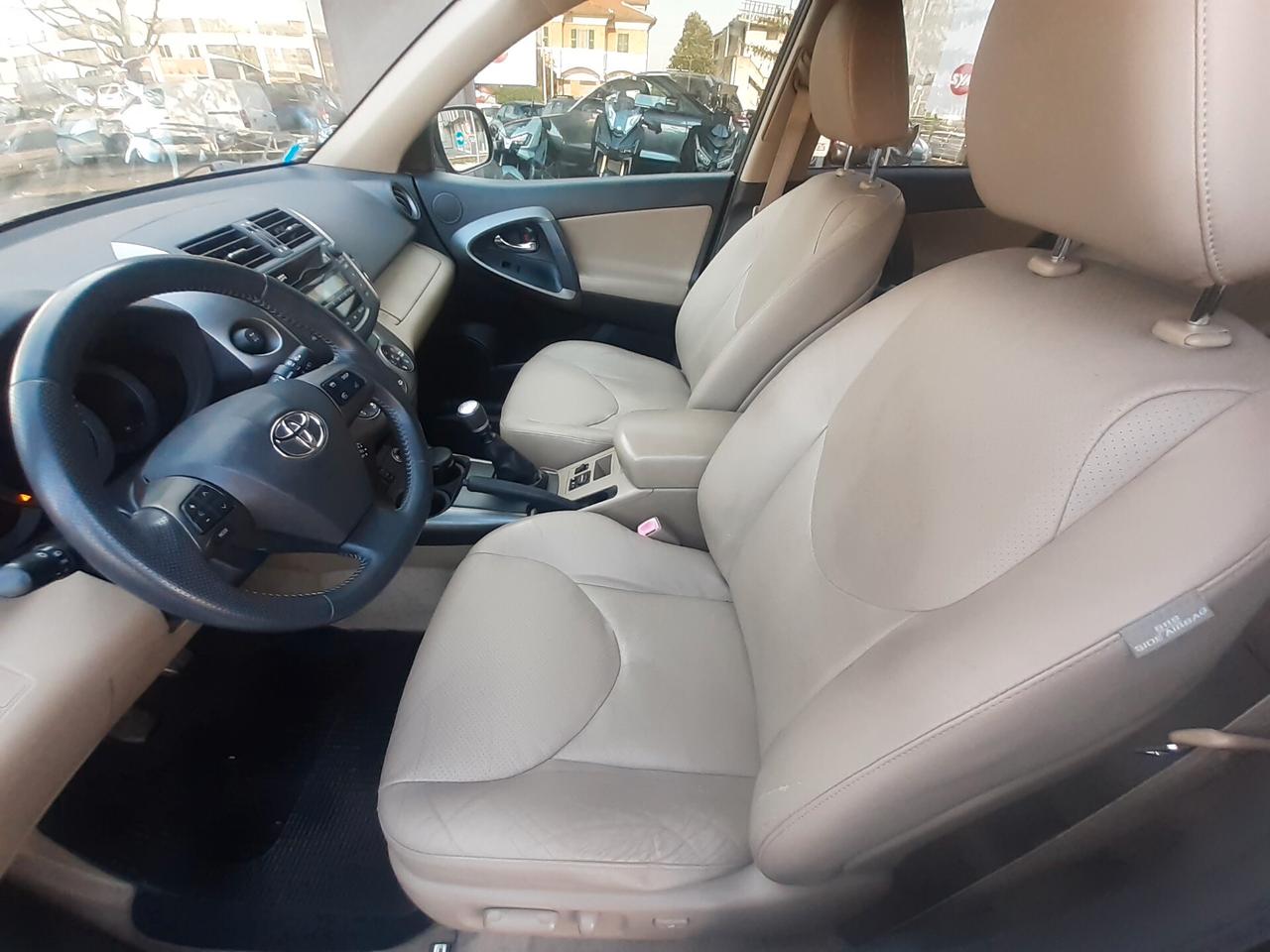 Toyota RAV 4 RAV4 2.2 D-4D 150 CV DPF Luxury