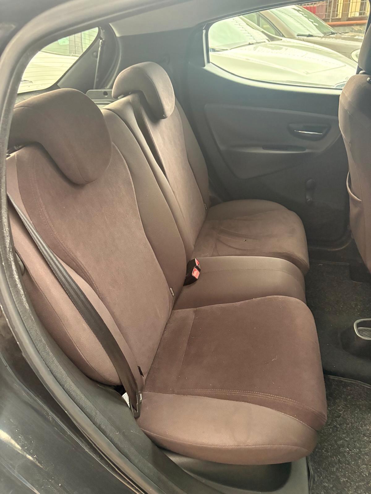 Lancia Ypsilon 1.2 69 CV Unyca