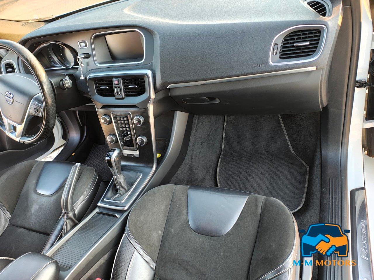 Volvo V40 2.0 d2 R-design Momentum my17