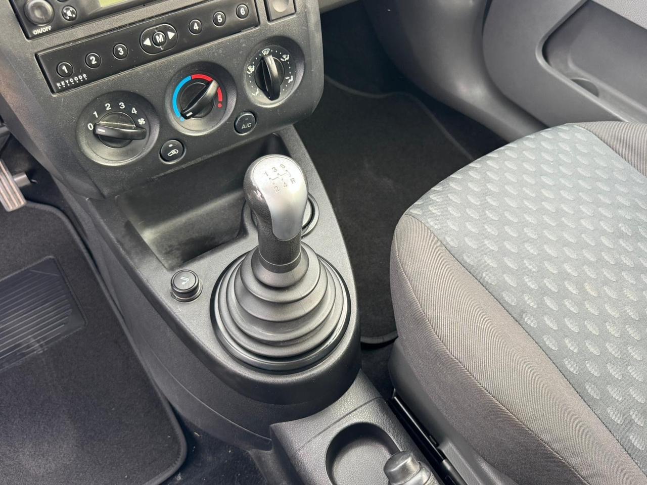 Ford Fiesta 1.2 16V 3p. Ghia Neopatentati