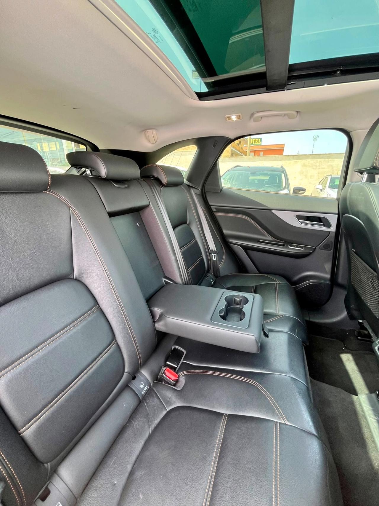 Jaguar F-Pace 2.0 D 180 CV AWD Portfolio