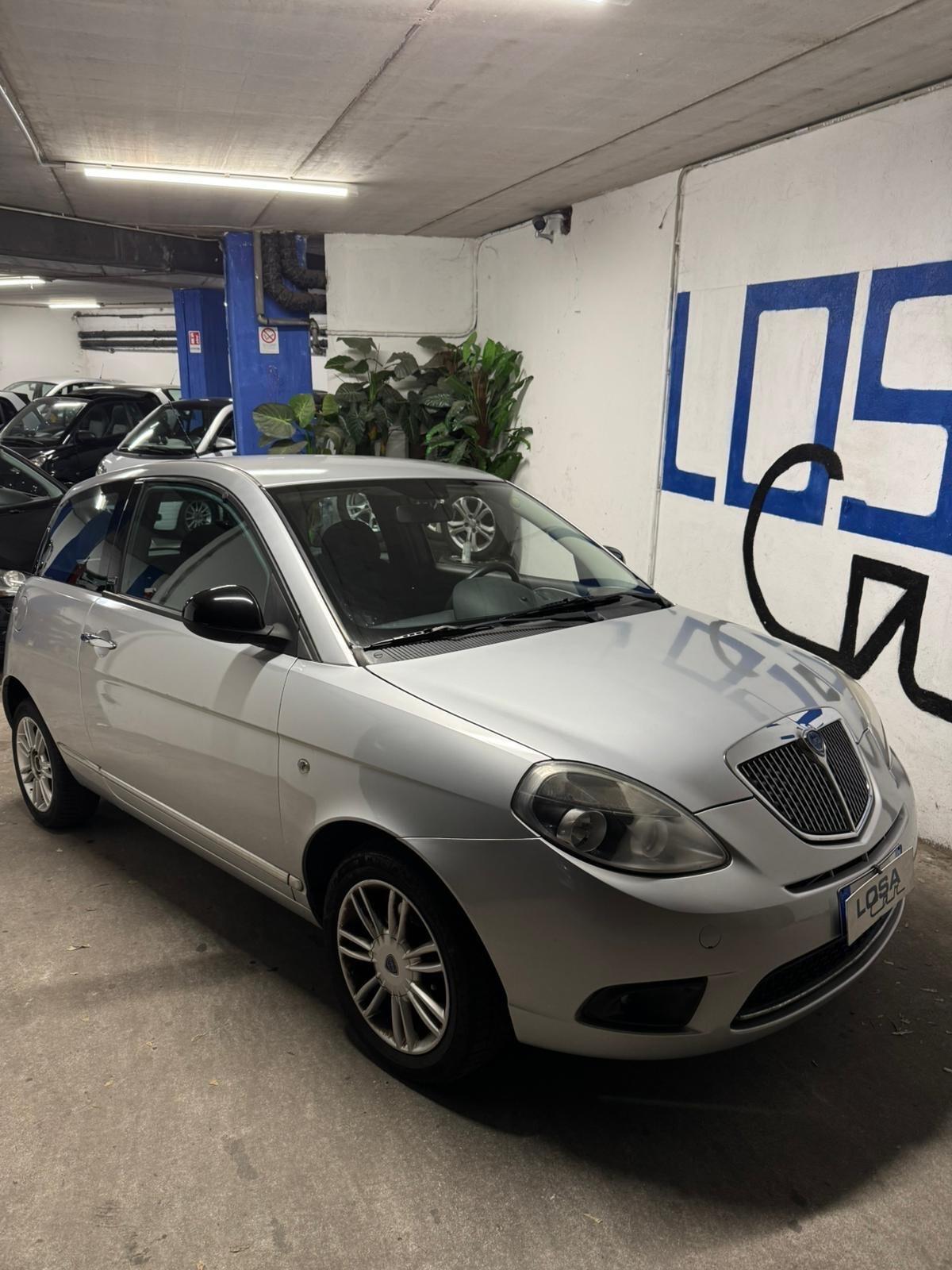 Lancia Ypsilon 1.2 69 CV Unyca EURO5