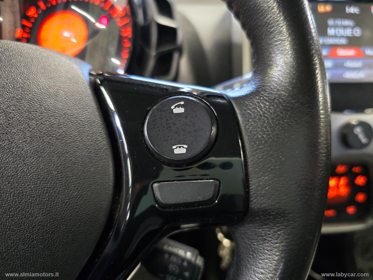 TOYOTA Aygo 1.0 VVT-i 69 CV 5p. x-cool