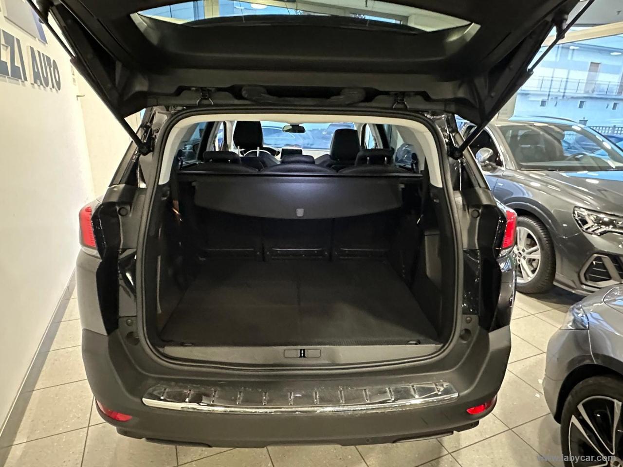 PEUGEOT 5008 BlueHDi 130 S&S EAT8 Crossway 7/P