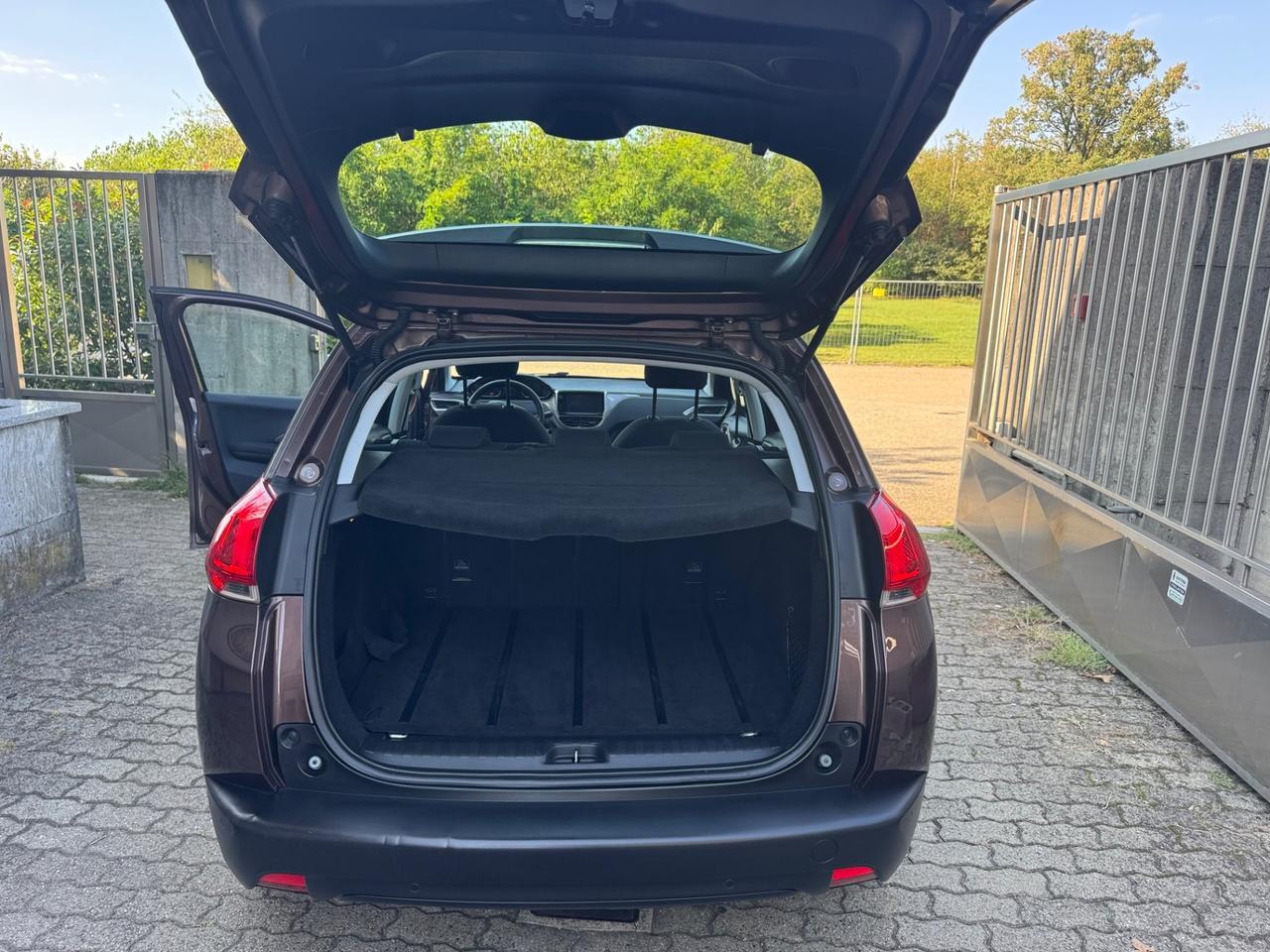 Peugeot 2008 1.6 e-HDi 92 CV neopatentati