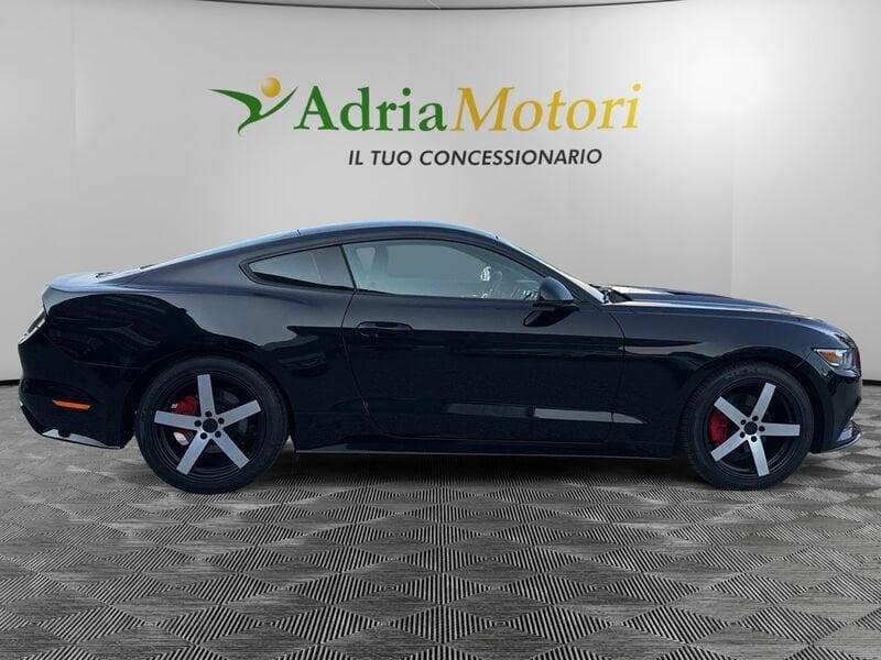 Ford Mustang Fastback 3.7 Aut. v6